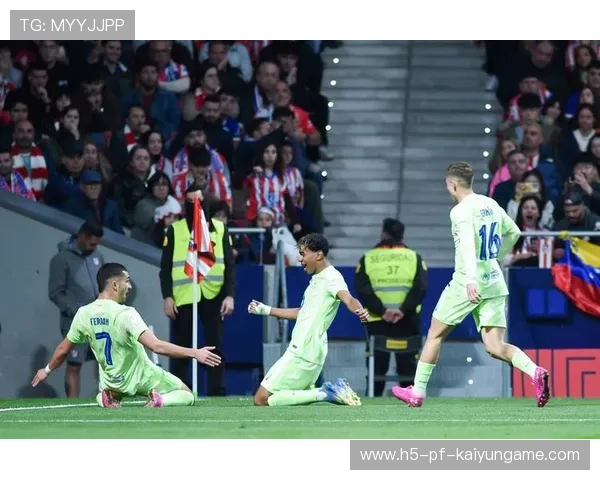 巴塞罗那控球后突然直塞